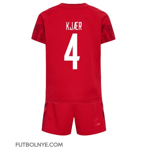 Camiseta Dinamarca Simon Kjaer #4 Primera Equipación para niños Mundial 2022 manga corta (+ pantalones cortos)